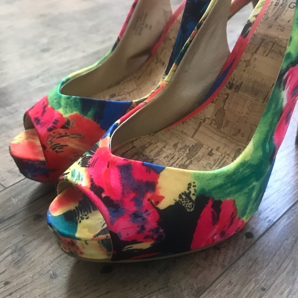 GUESS Peep-Toe Sling- Back Muti Colored Heels - Picture 5 of 14